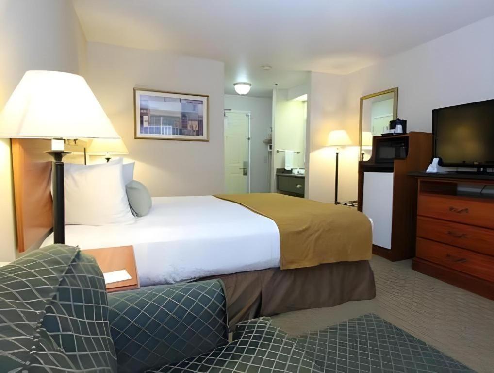 Best Western Plus Twin View Inn And Suites Redding Exteriör bild